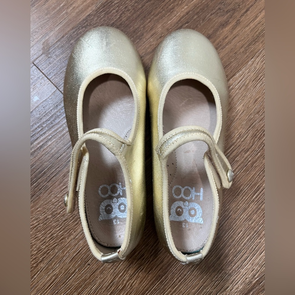 Hoo Children’s Gold Mary Jane Shoes in Gold